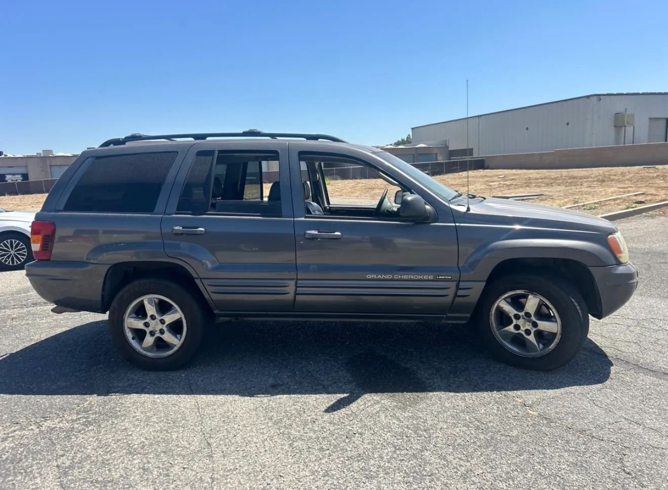 
								2004 Jeep Grand Cherokee Limited Sport Utility 4D full									